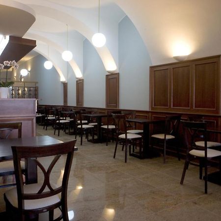 Hostel U Zlateho Kohouta Kromeriz Luaran gambar